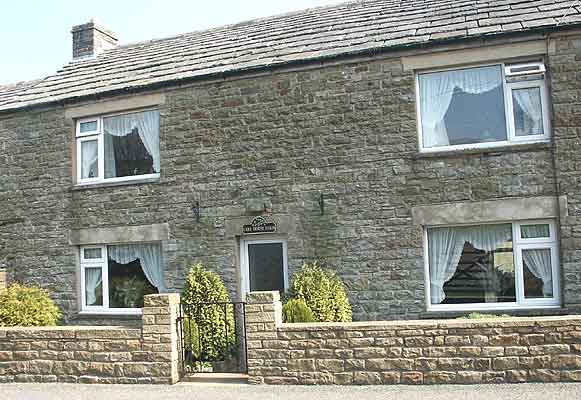 Gate House Farm  &copy;Lesley Close 2004